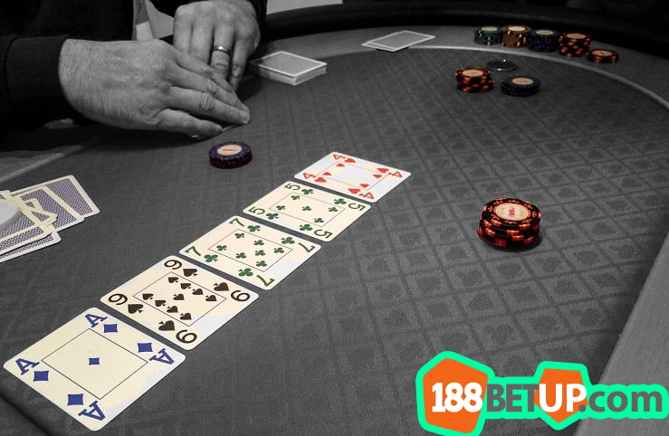 Hoàn toàn có thể kiếm được tiền từ chơi Poker