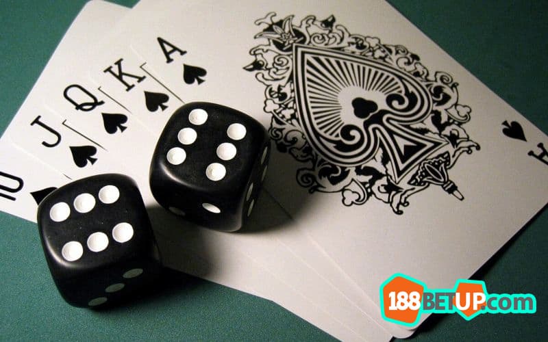 Sảnh đồng chất và những khái niệm khó nhằn trong Poker