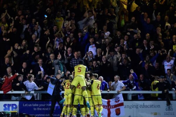 Soi kèo Lincoln City vs Bolton 2h45 ngày 31/12/2022, League One Anh